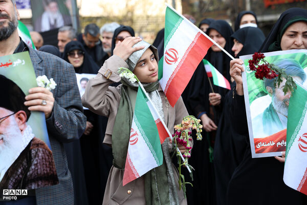 تشییع پیکر شهیدان لاریجانی، سلیمانی و شهدای ناوشکن دنا - 3