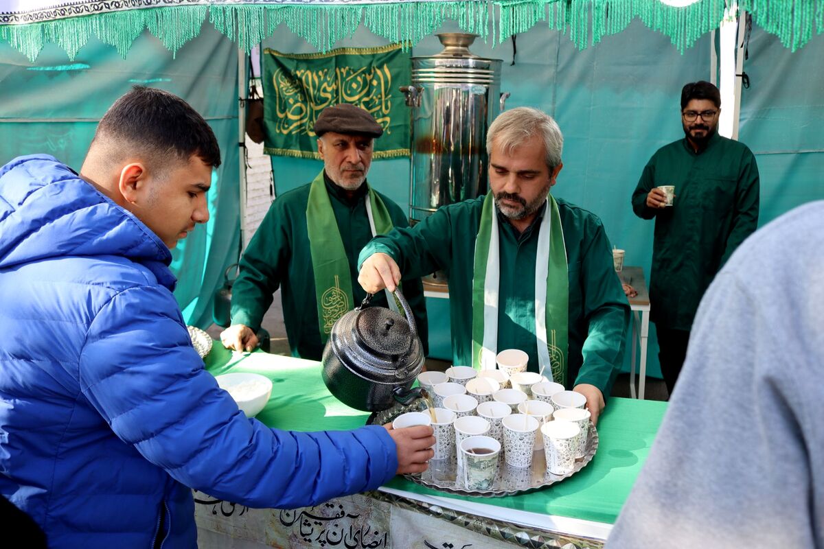 چایخانه امام رضا(ع) نماد فرهنگ خدمت و مهربانی است