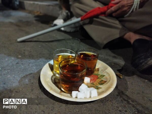 چایخانه حوزه علمیه گلشن برپا شد؛ جرعه‌ای علم و اخلاص به نیت شهدا