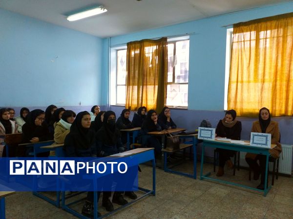 جشنواره همیار معلم در دبیرستان دخترانه شهید همت ملارد