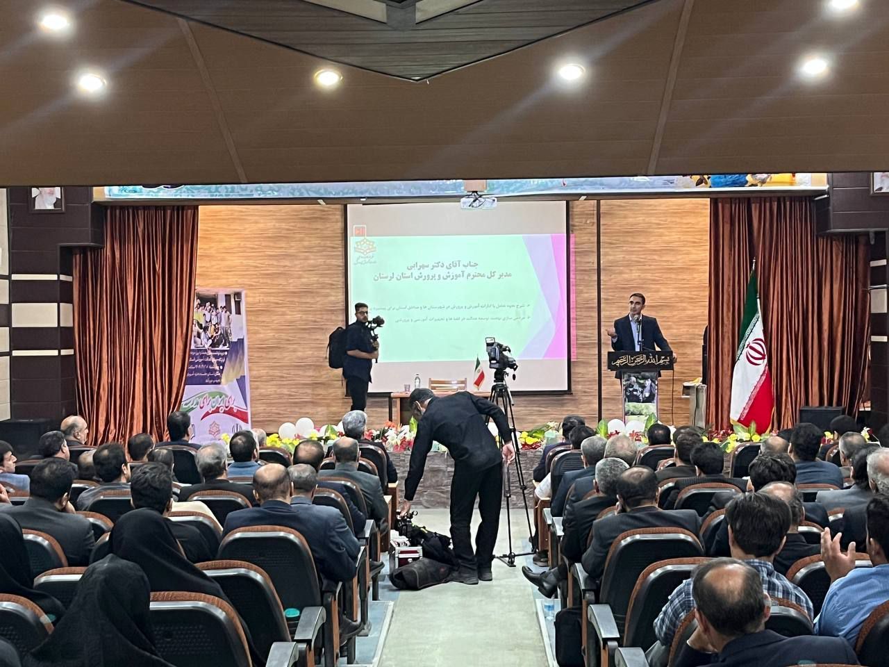 مدرسه‌سازی مسئولیتی همگانی است