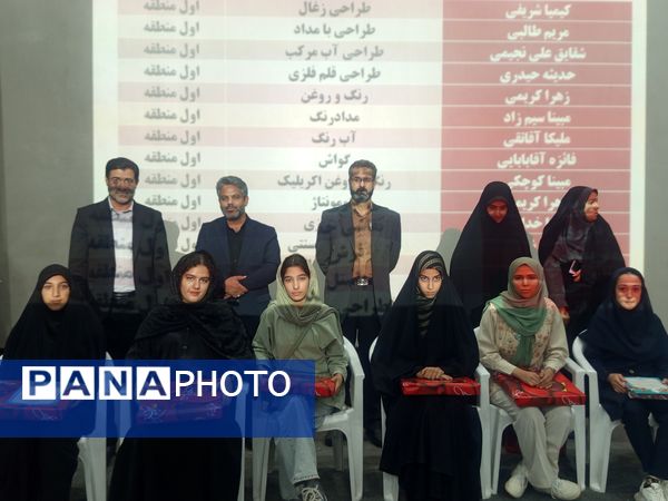 جشن ستارگان دانش‌آموزی در تالار شهرداری دولت‌آباد شهرستان برخوار 