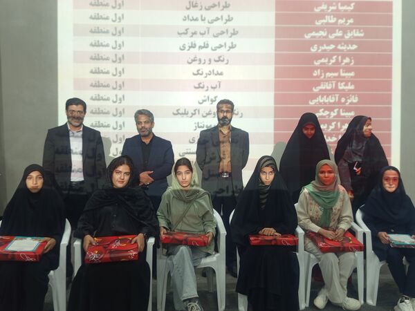 جشن ستارگان دانش‌آموزی در تالار شهرداری دولت‌آباد شهرستان برخوار 