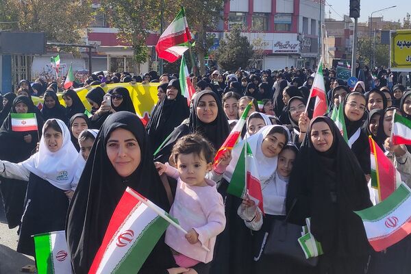 حضور پرشور دختران و پسران شهریار در روز استکبار ستیزی