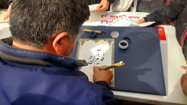 میز خوشنویسی در خلیل آباد