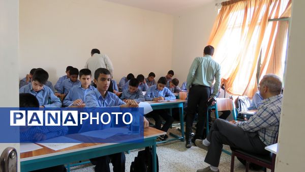 برگزاری آزمون آغازین هماهنگ استانی در آموزشگاه نمونه دولتی زنده یاد زرتاش خلیل آباد 