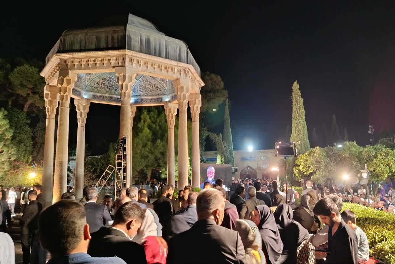 آیین بزرگداشت لسان‌الغیب در جوار آرامگاه حافظ