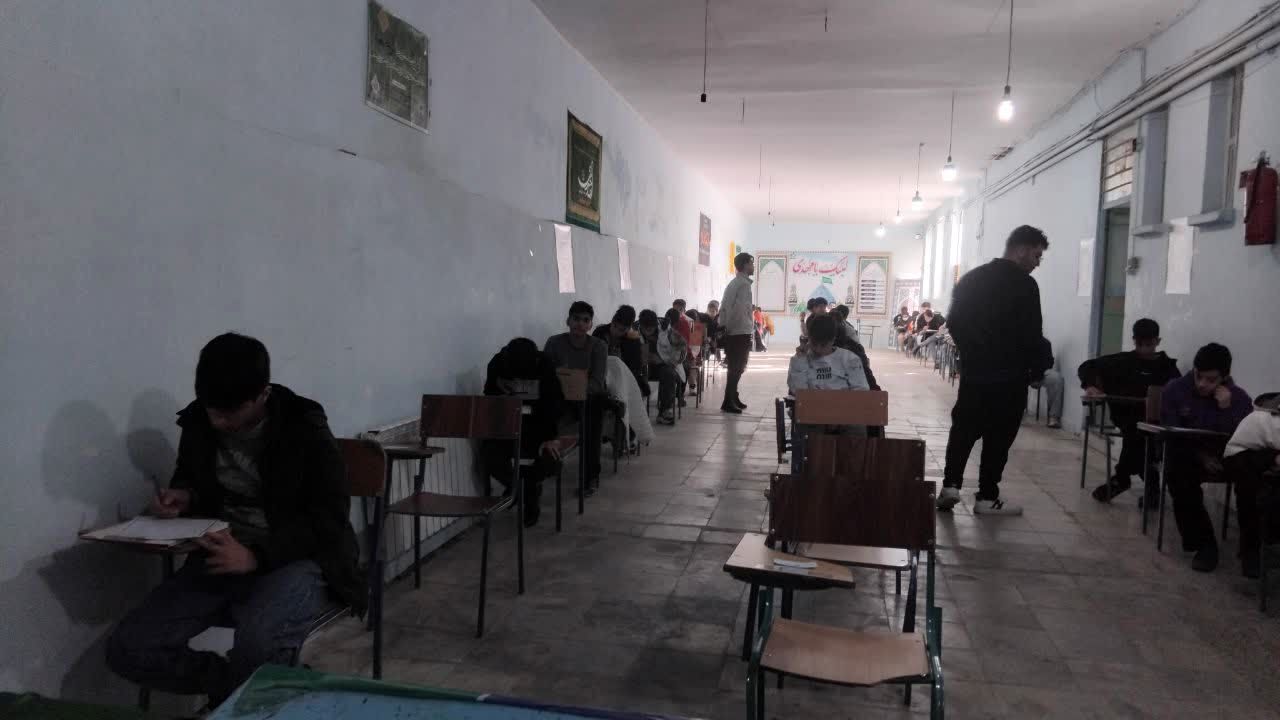 برگزاری امتحانات نوبت اول در دبیرستان خوارزمی نورآباد