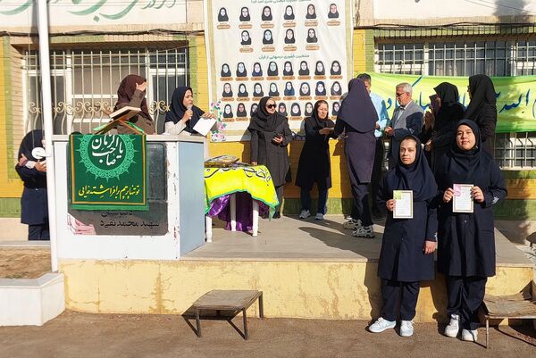 گرامیداشت روز دانش آموز در دبیرستان شهید محمد تقی دستغیب