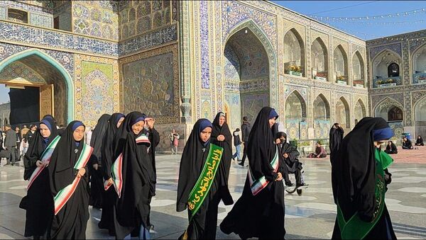 گرامیداشت هفته قرآن ، عترت و نماز در دبیرستان شاهد تکتم 