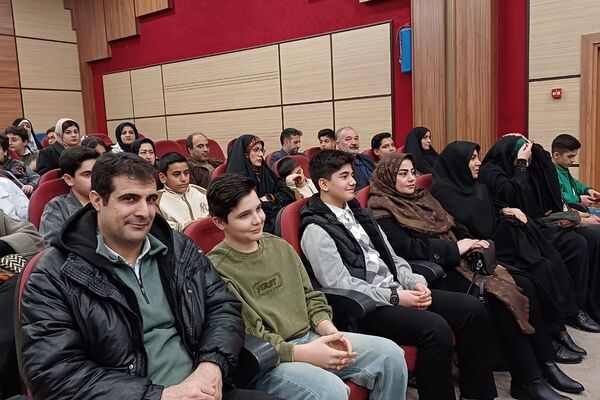 تقدیر از دانش‌آموزان دبیرستان هیات امنایی البرز در اردوگاه استانی شهید محمد منتظری شهریار 