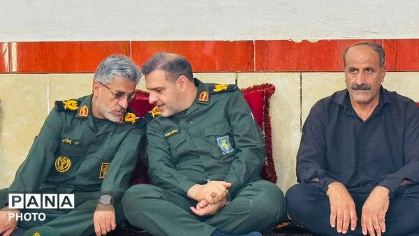 دیدار مسئول خدمات کارکنان نیروی دریایی سپاه با خانواده شهید سید فرشاد علوی