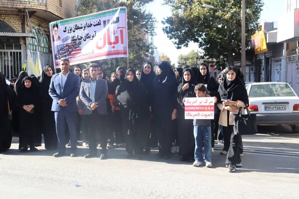 فریاد مرگ بر آمریکا در کوهدشت ؛ حماسه حضور دانش آموزان در سیزده آبان