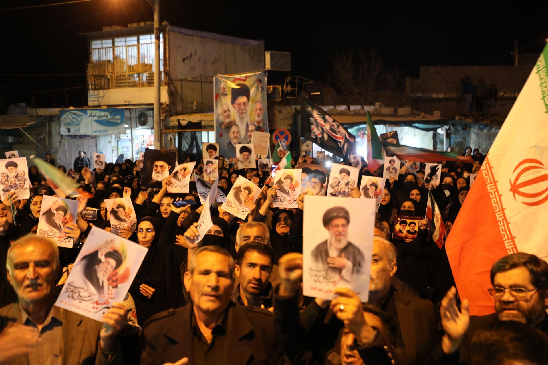  ادای احترام به ارتحال رهبر معظم انقلاب در شهرستان لنده 