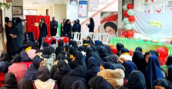 جشن یلدا در دبیرستان حضرت زینب(س) 