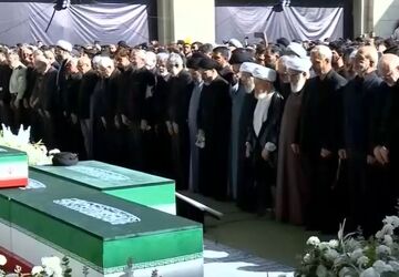 پرچم رهبر شهید بر شانه‌های نسلِ نو پا بر جا می ماند