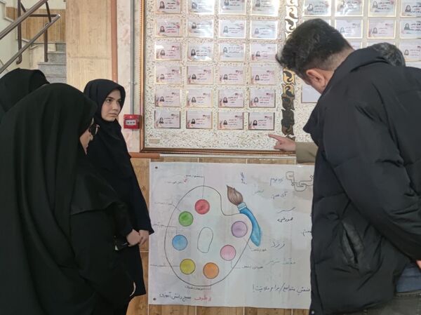 بازدید معاون پرورشی و تربیت بدنی ناحیه سه از دبیرستان مصلی‌نژاد ام البنین 