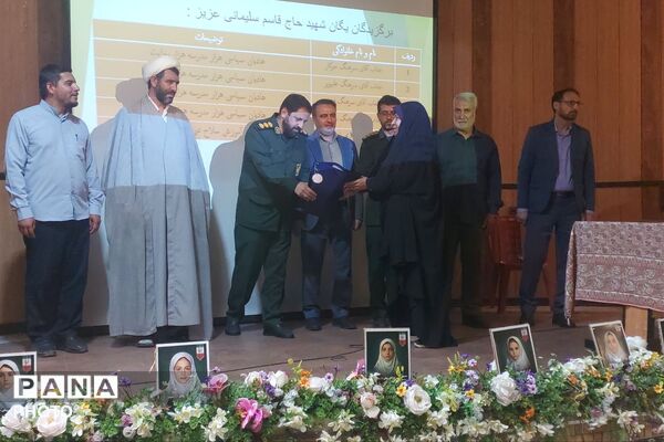آیین تجلیل از فرماندهان واحدهای بسیج دانش‌آموزی در شیراز