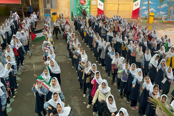 دانش‌آموزان شهرستان پیشوا در سوگ سید حسن نصرالله