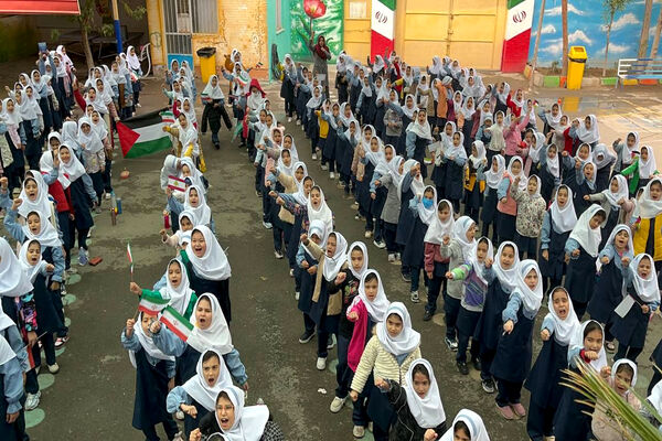 دانش‌آموزان شهرستان پیشوا در سوگ سید حسن نصرالله