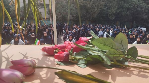 نواختن زنگ مقاومت همزمان با شهادت سیدحسن نصرالله در دبیرستان شهید کلانتری یک