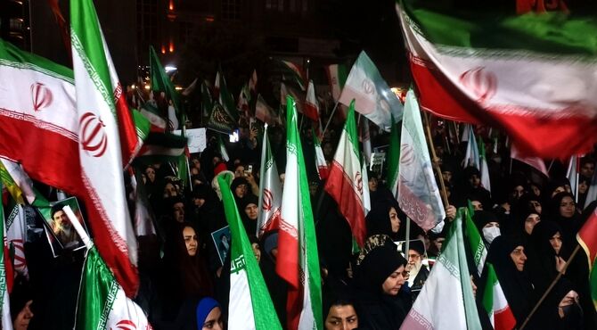  مردم ایران صحنه اجتماعات را هیچ وقت ترک نخواهند کرد