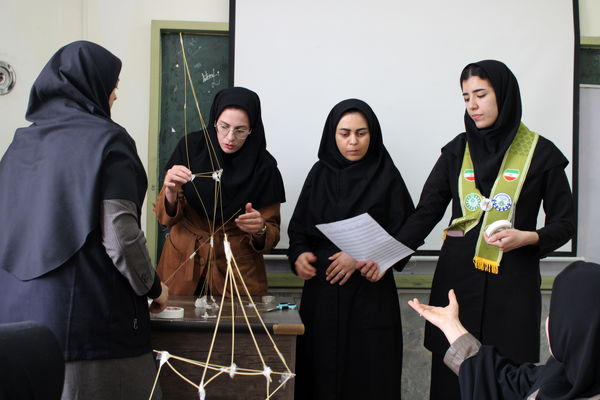 کارگاه‌های ضمن خدمت مربیان پیشتاز مانه و سملقان در دبیرستان رضوان