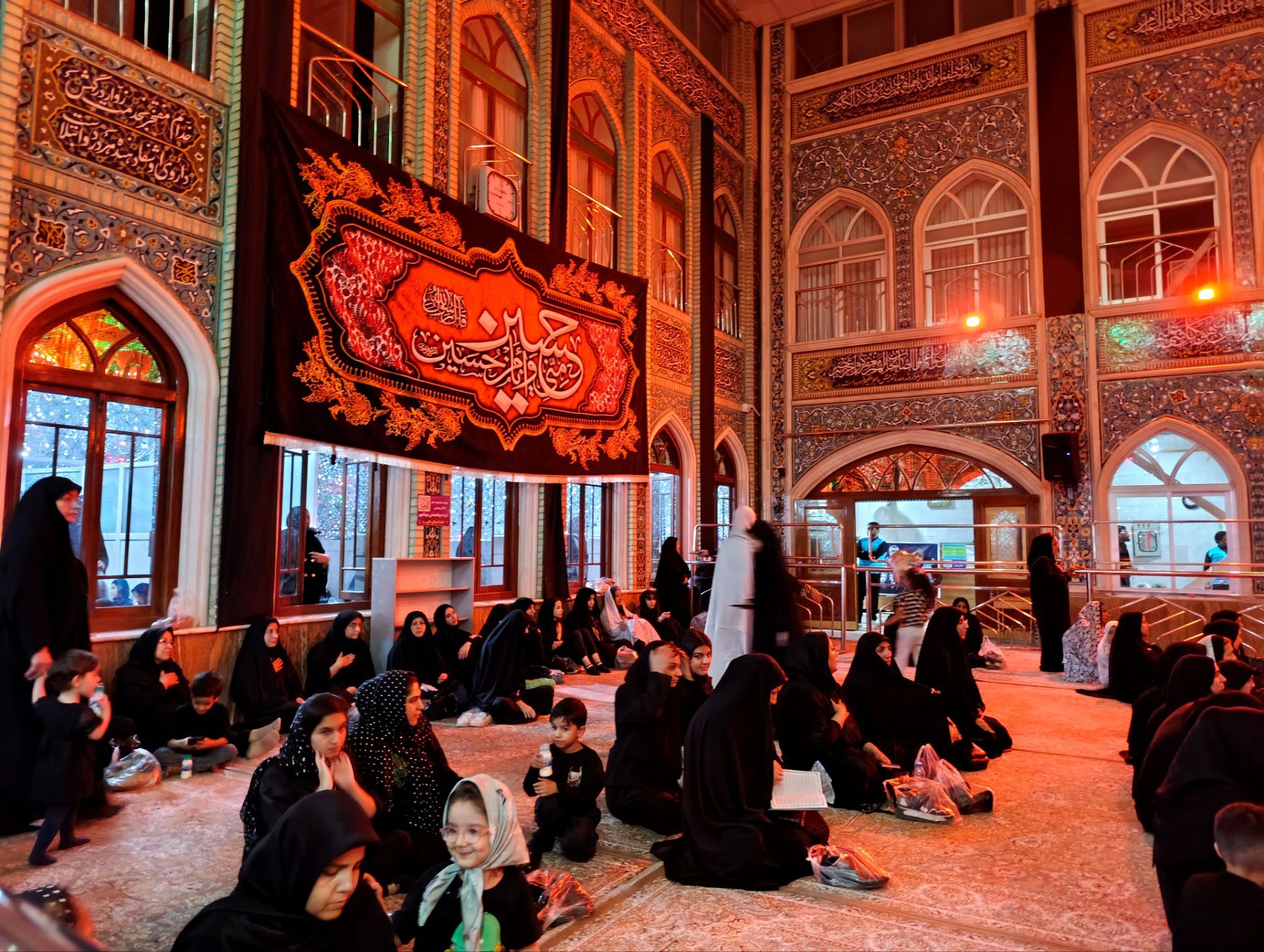 برگزاری مراسم عزاداری شب عاشورا در تکیه ابوالفضلی نیشابور 