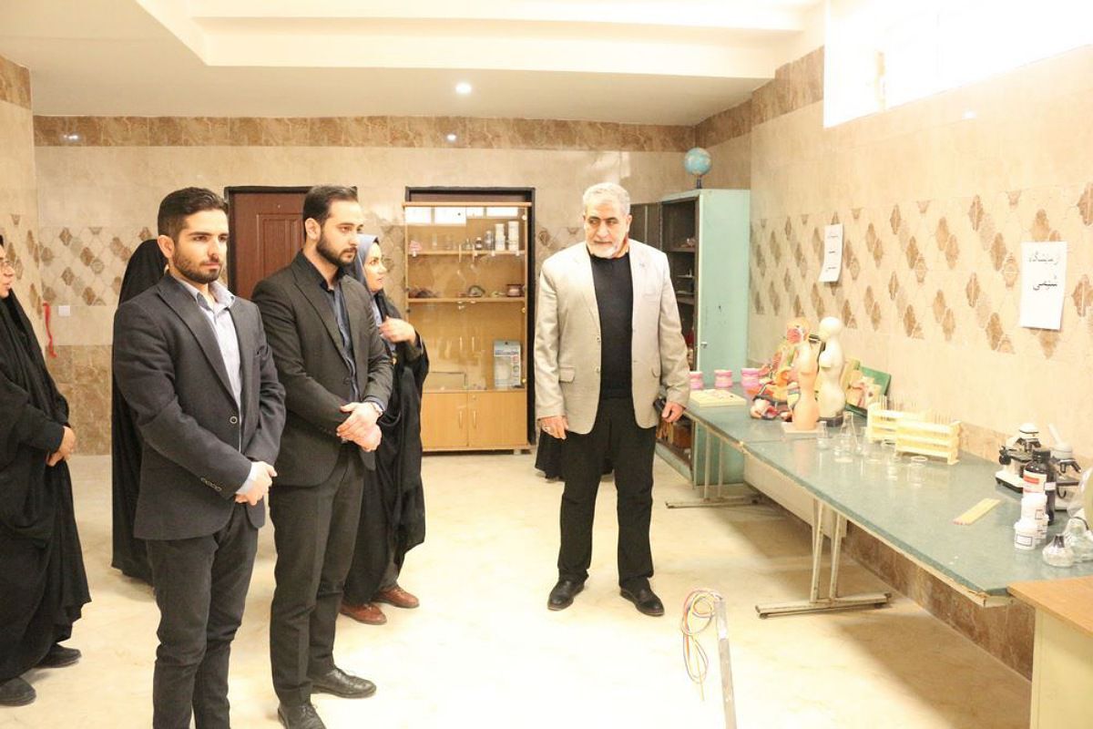 افتتاح کارگاه آزمایشگاه شیمی در دبیرستان سردار سلیمانی فیروزکوه با نگاه به ارتقای کیفیت آموزشی