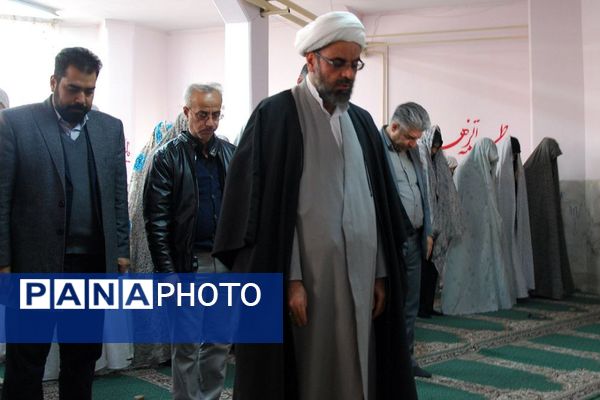 نماز جماعت به‌مناسبت هفته قرآن، عترت نماز در دبیرستان الغدیر ناحیه یک شهرری