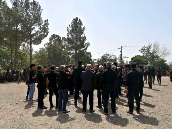 مراسم سنتی سینه زنی در روز عاشورای حسینی در روستای نقاب