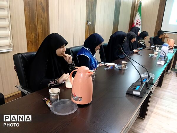 جلسه توجیهی و آموزشی دانش‌آموزان خبرنگار پانا اعزامی  استان البرز به مراسم وداع و تشییع قائد امت 