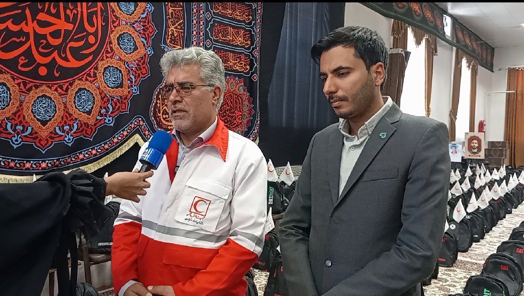 اهدای ۱۷۰۰ بسته لوازم‌التحریر به دانش‌آموزان کم برخوردار استان
