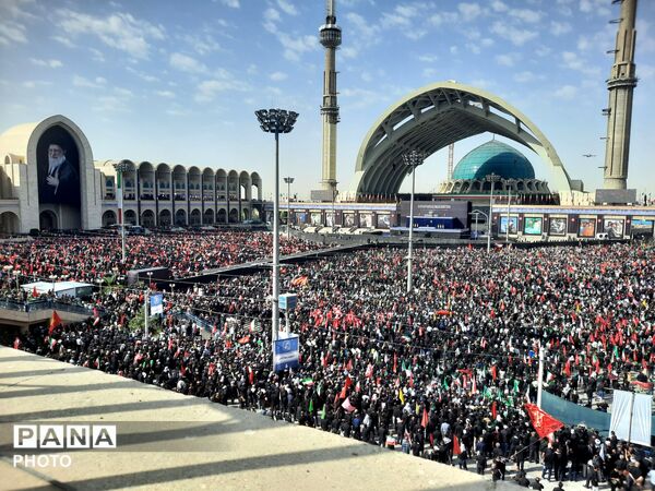اولین روز وداع با شکوه با رهبر شهید و خانواده بزرگوارشان 