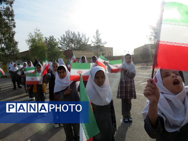 نشاط و شادابی دانش‌آموزان در مدرسه شهید هاشمی‌نژاد خاتم