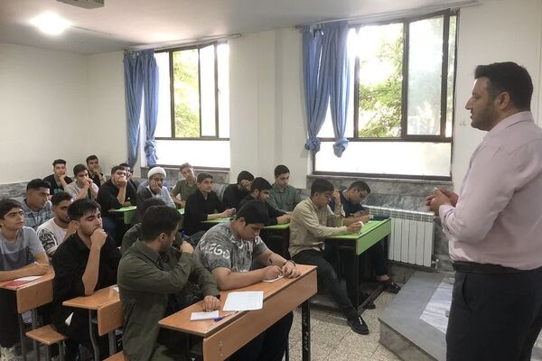 اعزام دانش‌آموز فرماندهان واحدهای مقاومت بسیج مدارس متوسطه دوم قرچک به دوره یاوران ولایت در شهر مشهد