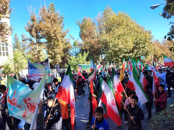 طنین شعارهای ضد استکباری در شاندیز