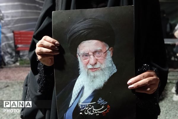 مردم بن میدان حماسه را خالی نمی‌کنند 