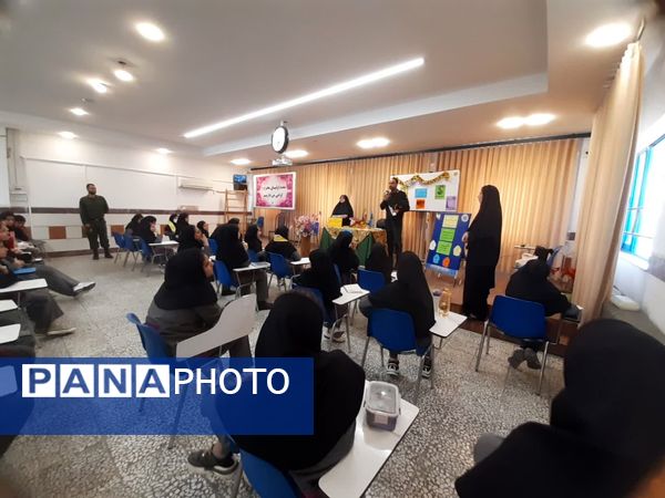 گرامیداشت هفته نیروی انتظامی در دبیرستان فرزانگان قائمشهر