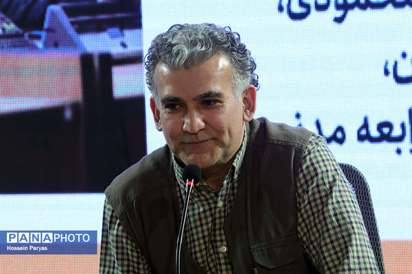 نشست نقد و بررسی فیلم «غبار میمون» در چهل و چهارمین جشنواره ملی فیلم فجر