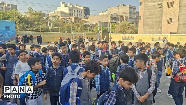 آیین نواخته شدن زنگ مهر و آغاز سال تحصیلی در دبستان پسرانه فرهنگیان ۱ ناحیه ۶ مشهد