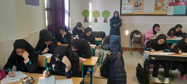 برگزاری آزمون پایش در دبیرستان فرزانگان استعداد درخشان شهرستان ملارد