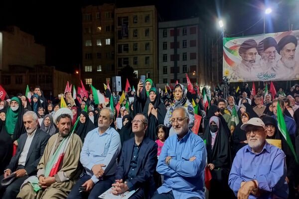 حضور شهردار تهران و مدیران منطقه ۲ در جمع مردم انقلابی 