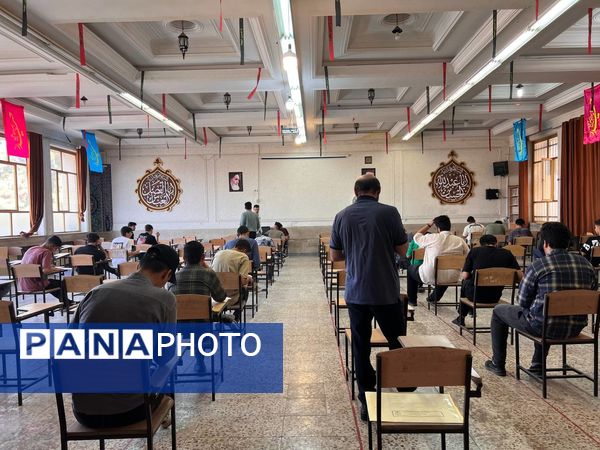 حال و هوای امتحانات نهایی در حوزه‌های دبیرستان‌های اصفهان