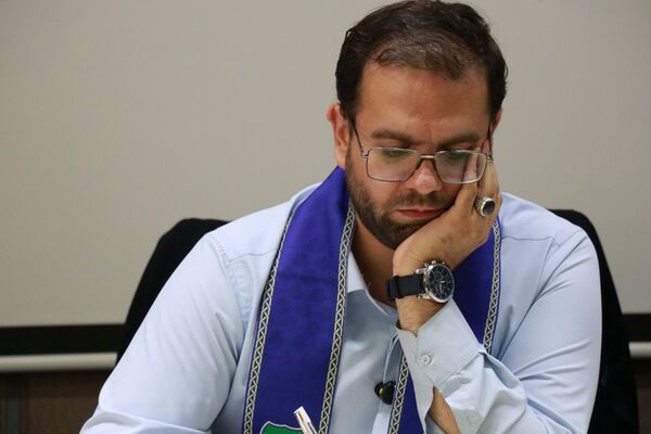 نشست صمیمی دانش‏‌آموز خبرنگاران و نمایندگان مجلس دانش‌آموزی آذربایجان شرقی با علی فلاحتکار