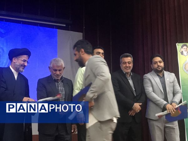 همایش تجلیل از مدیران و کارکنان نمونه شهرستان محمودآباد 