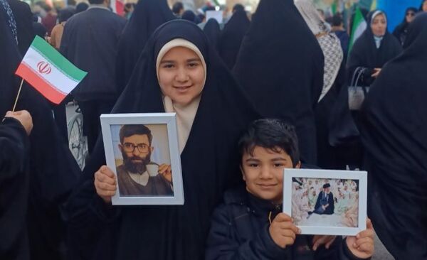 حضور پرشور دانش آموزان دبستان تربیت در راهپیمایی ۲۲ بهمن
