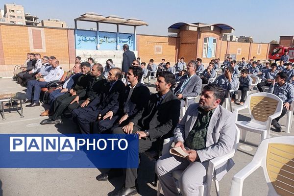 مراسم پدافند غیرعامل در دبیرستان بشارت بهارستان‌دو 