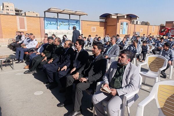 مراسم پدافند غیرعامل در دبیرستان بشارت بهارستان‌دو 