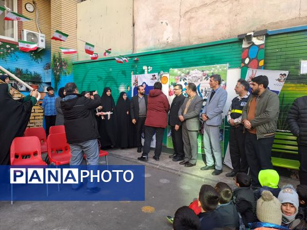 طنین زنگ انقلاب در طلیعه دهه فجر در منطقه ۱۰